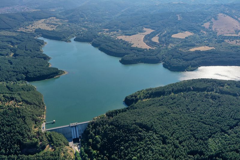 Нов водоснабдителен резервоар с обем 12 000 куб. м е пуснат в експлоатация в Перник Нов водоснабдителен резервоар с обем 12 000 куб. м е пуснат в експлоатация в Перник